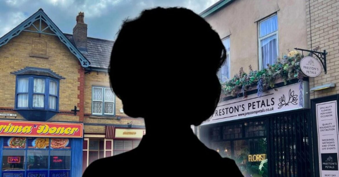 Las fases de la leyenda de la televisión son unas semanas después del inesperado regreso de Coronation Street. Jabón