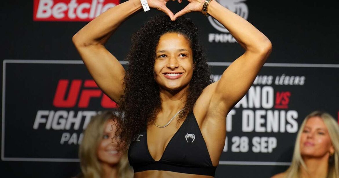 Jacqueline Cavalcanti toma medidas en UFC Vegas 102