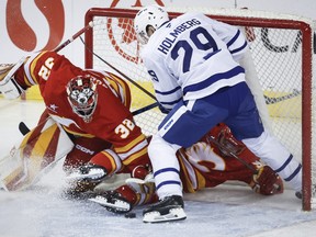 Nylander Second NHL Hattrick Maple Leafs envía llamas pasadas